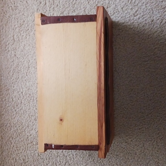 Vintage Handcrafted Small Jewelry Box/Chest - Picture 10 of 12